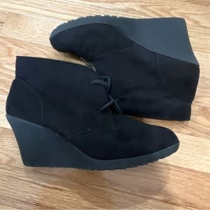 Women’s White Mountain Black Wedge Booties